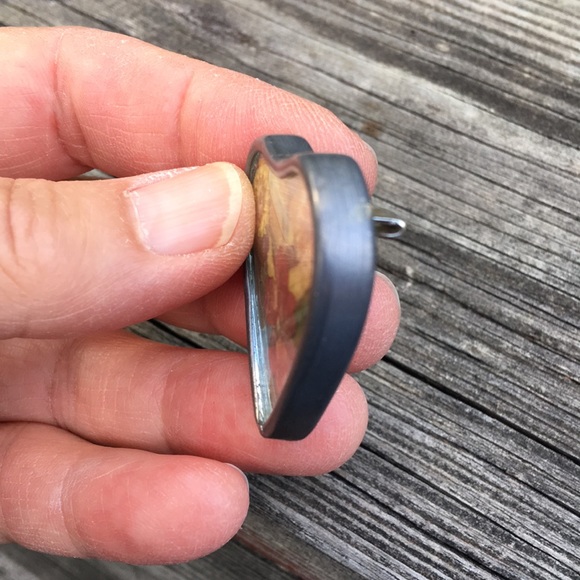 Pewter framed pressed flower pin - Picture 3 of 7